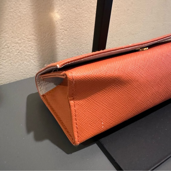 Tory Burch orange saffiano leather magnetic snap sunglasses case - Picture 3 of 11